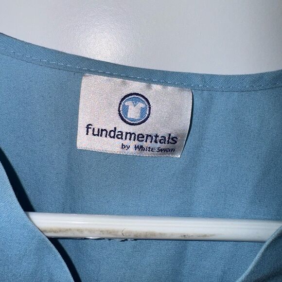 FUNDAMENTALS BRAND WOMENS SCRUBS TOP NURSE - Picture 3 of 4